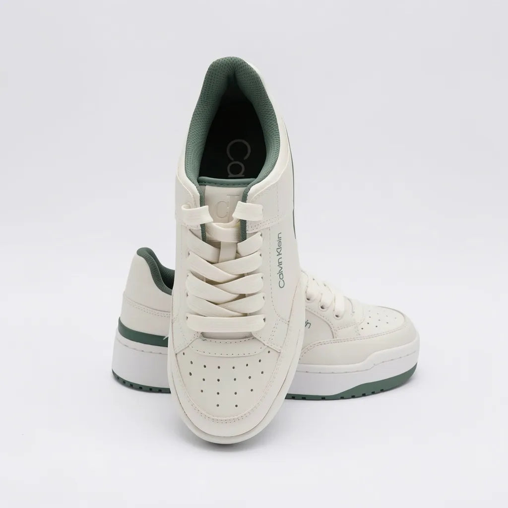 Calvin Klein Tenis Plataforma Blanco hueso Detalles Verde Oscuro Lateral y cuello interno Suela Blanco Hueso/ Verde | Photo Studio AI | 5