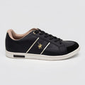 Polo Tenis Moderno Negro Estampado Polo Negro Brillantina Lateral y Talón Suela Blanca | Photo Studio AI | 1
