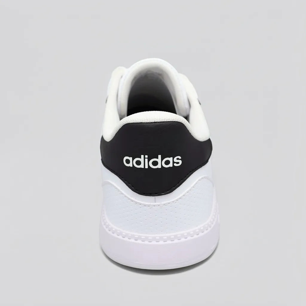Adidas Tenis Moderno Blanco Franjas / Lineas Negro Lateral y Talón Suela Blanca | Photo Studio AI | 4
