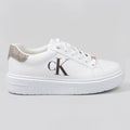 Calvin Klein Tenis Plataforma Blanco Diseño CK Café Oscuro Talón y lateral Suela Blanca | Photo Studio AI | 1