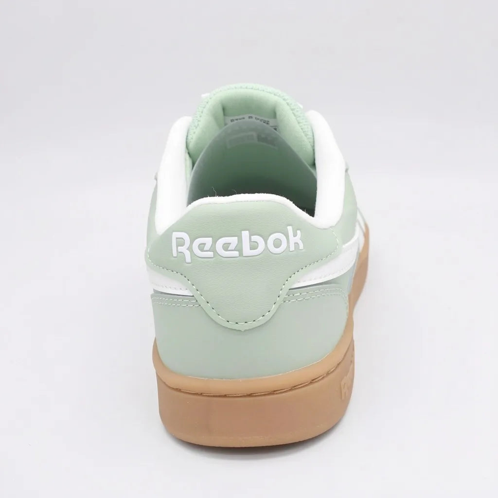 Reebok Tenis Urbano Verde Menta Detalles Blanco Lateral y punta Suela Café Oscuro | Photo Studio AI | 4
