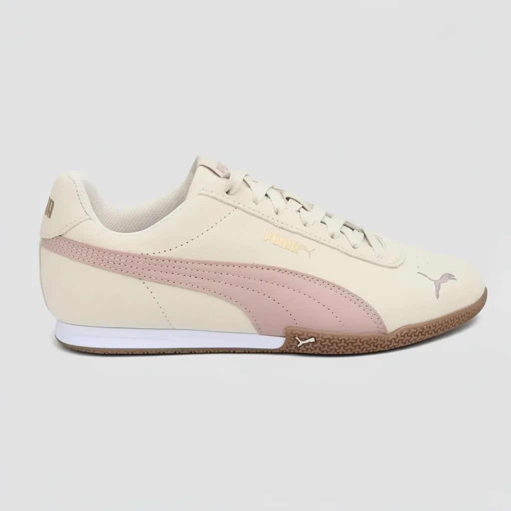 Puma Tenis Urbano Beige Franjas / Lineas Café Claro Lateral Suela Blanca/ café | Photo Studio AI | 1