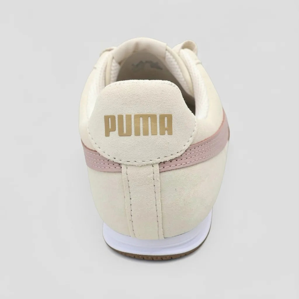 Puma Tenis Urbano Beige Franjas / Lineas Café Claro Lateral Suela Blanca/ café | Photo Studio AI | 4