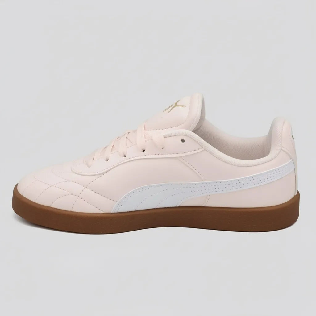 Puma Tenis Urbano Rosa Pastel Franjas / Lineas Blanco Lateral Suela Café | Photo Studio AI | 2