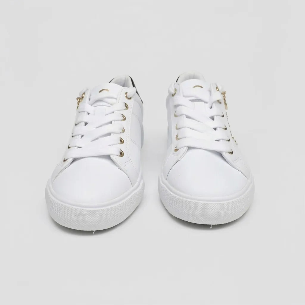 GBG Tenis Moderno Blanco Detalles Café/ Dorado Lateral y Talón Suela Blanca | Photo Studio AI | 5