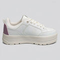 Polo Tenis Plataforma Blanco Detalles Palo Rosa Lateral y Talón Suela Blanco Hueso | Photo Studio AI | 1