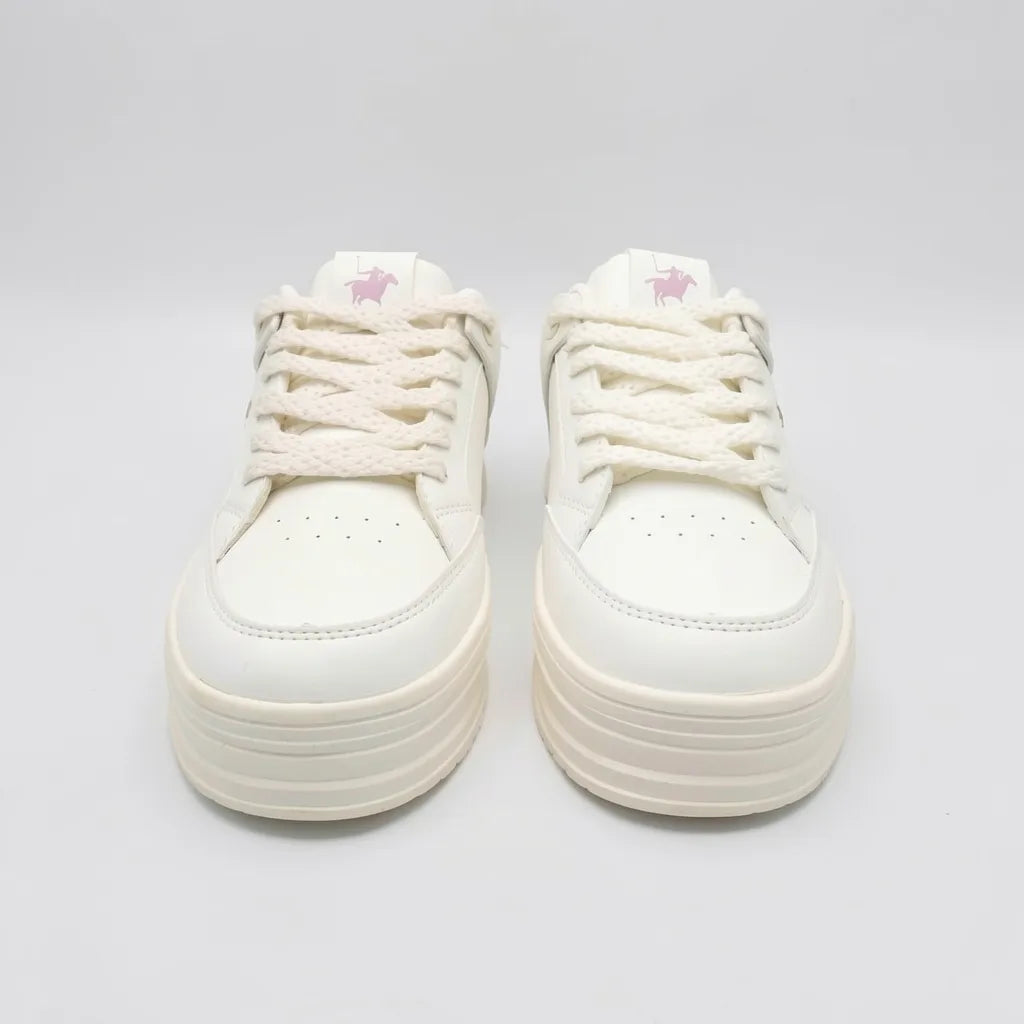 Polo Tenis Plataforma Blanco Detalles Palo Rosa Lateral y Talón Suela Blanco Hueso | Photo Studio AI | 5