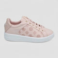Guess Tenis Moderno Rosado Estampado Figuras Guess Dorado Lateral Suela Blanca | Photo Studio AI | 1