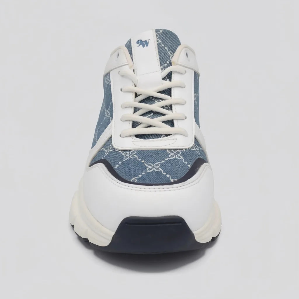 Nine West Tenis Moderno Blanco Estampado Azul Lengüeta y Lateral Suela Blanca | Photo Studio AI | 3