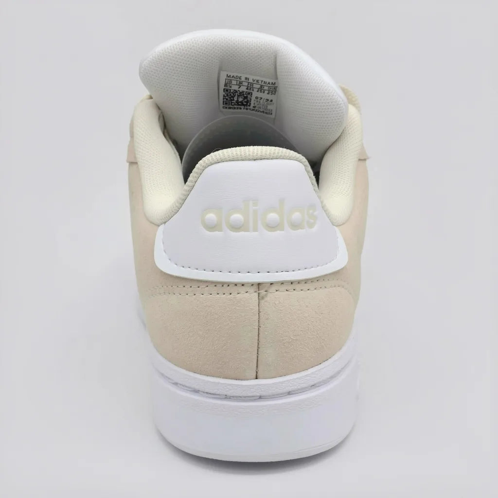 Adidas Tenis Urbano Crema Franjas / Lineas Cuero Blanco Lateral Suela Blanca | Photo Studio AI | 4