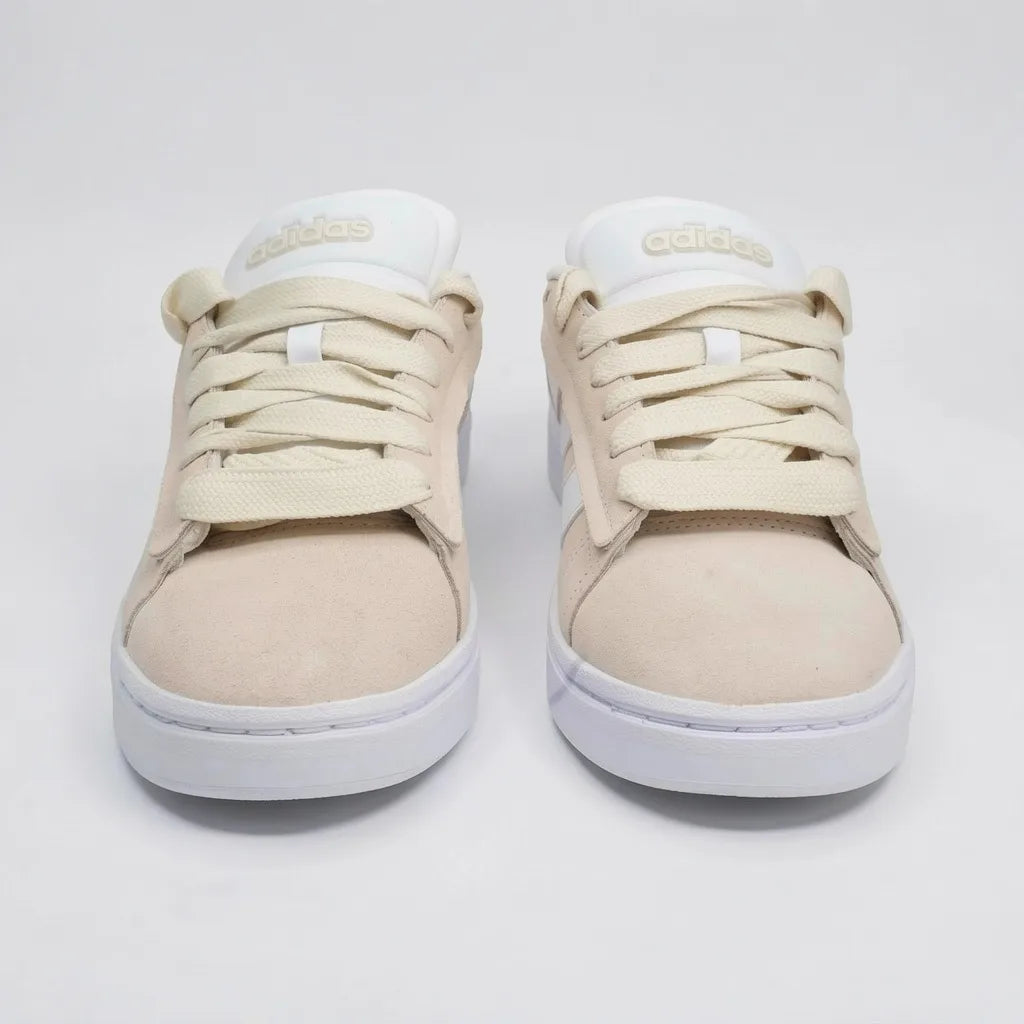 Adidas Tenis Urbano Crema Franjas / Lineas Cuero Blanco Lateral Suela Blanca | Photo Studio AI | 5