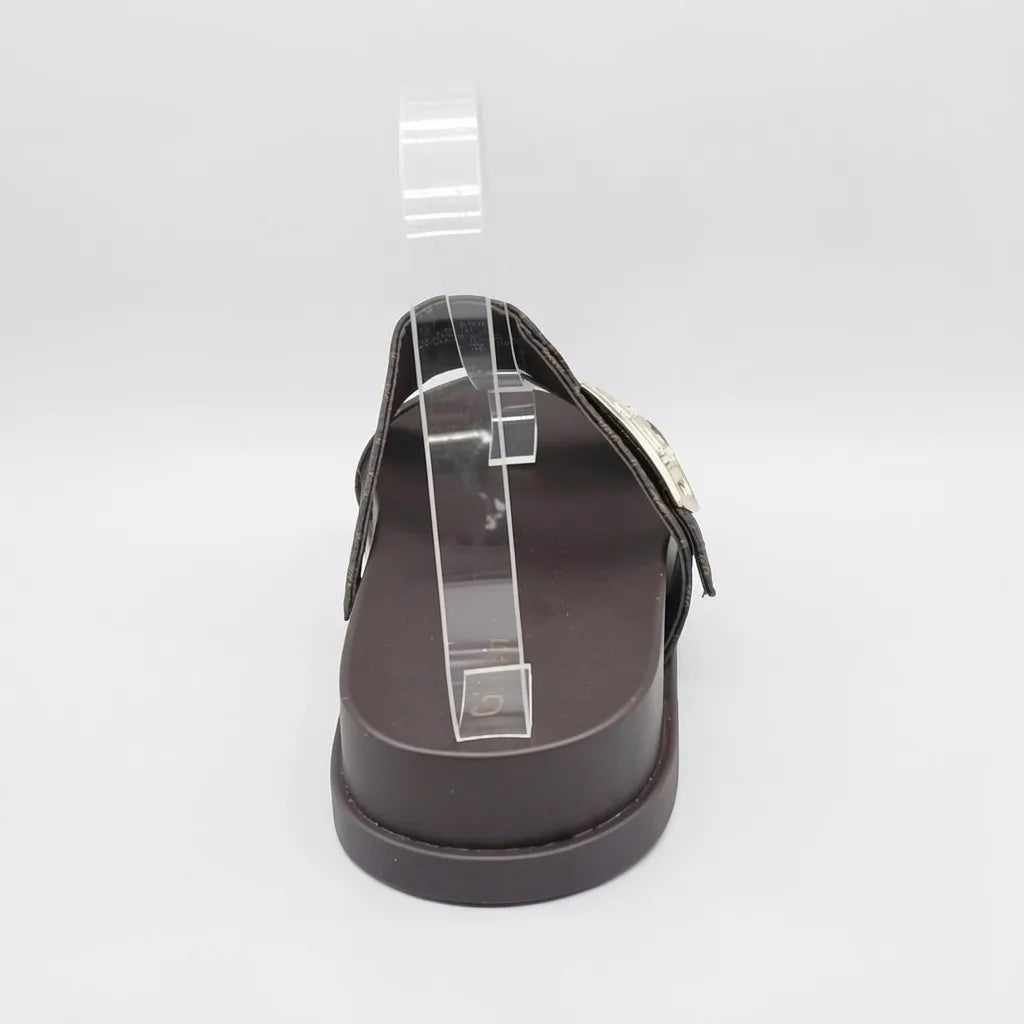 Calvin Klein Sandalia Tiras Café Oscuro Placa Dorado Lateral Suela Café | Photo Studio AI | 4