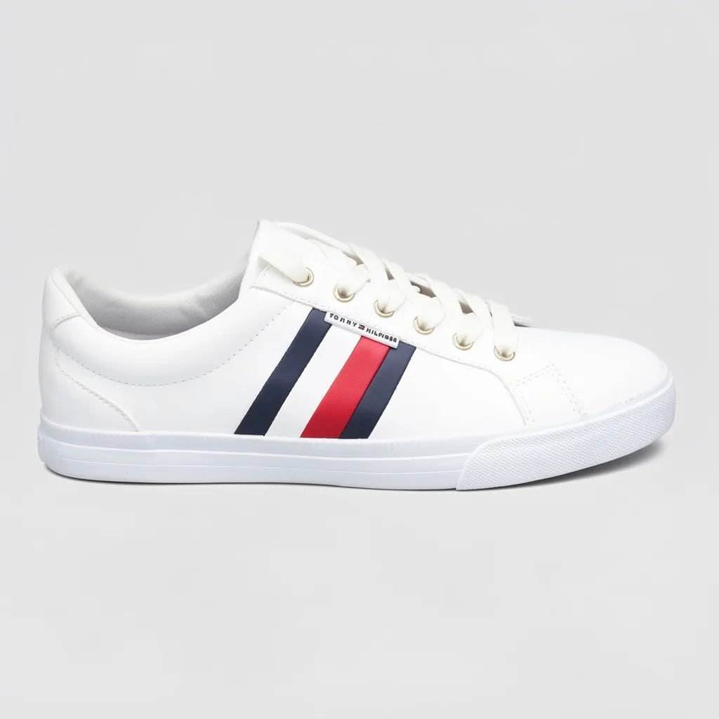 Tommy Tenis Minimal Blanco Franjas / Lineas Rojo/ Azul/ Blanco Lateral Suela Blanca | Photo Studio AI | 1