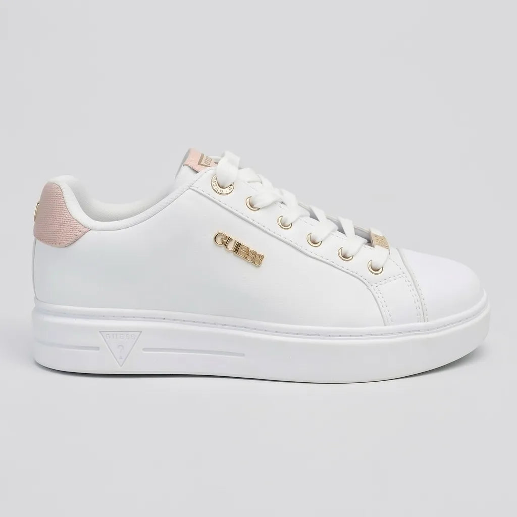 Guess Tenis Plataforma Blanco Detalles Rosado/ Dorado Lateral, Lengüeta y Cintas Suela Blanca | Photo Studio AI | 1