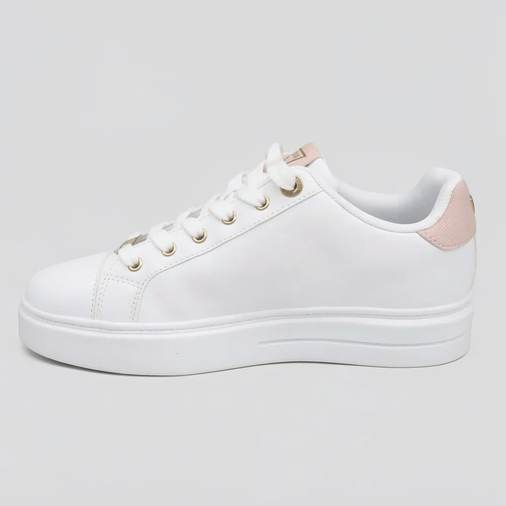 Guess Tenis Plataforma Blanco Detalles Rosado/ Dorado Lateral, Lengüeta y Cintas Suela Blanca | Photo Studio AI | 2