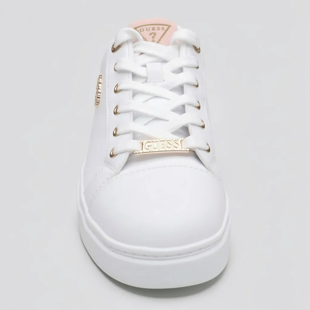 Guess Tenis Plataforma Blanco Detalles Rosado/ Dorado Lateral, Lengüeta y Cintas Suela Blanca | Photo Studio AI | 3