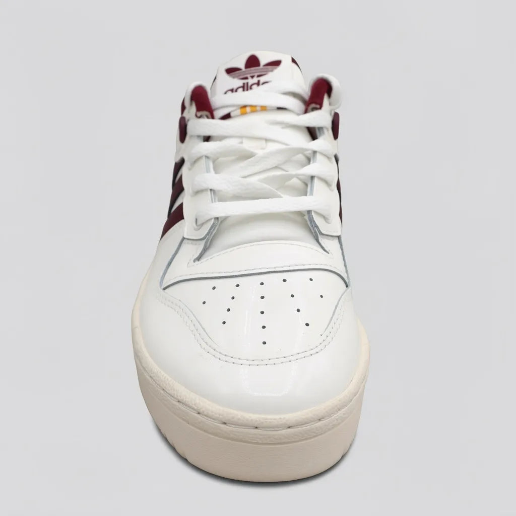 Adidas Tenis Urbano Blanco hueso Franjas / Lineas Corinto Lateral Suela Blanco Hueso | Photo Studio AI | 3