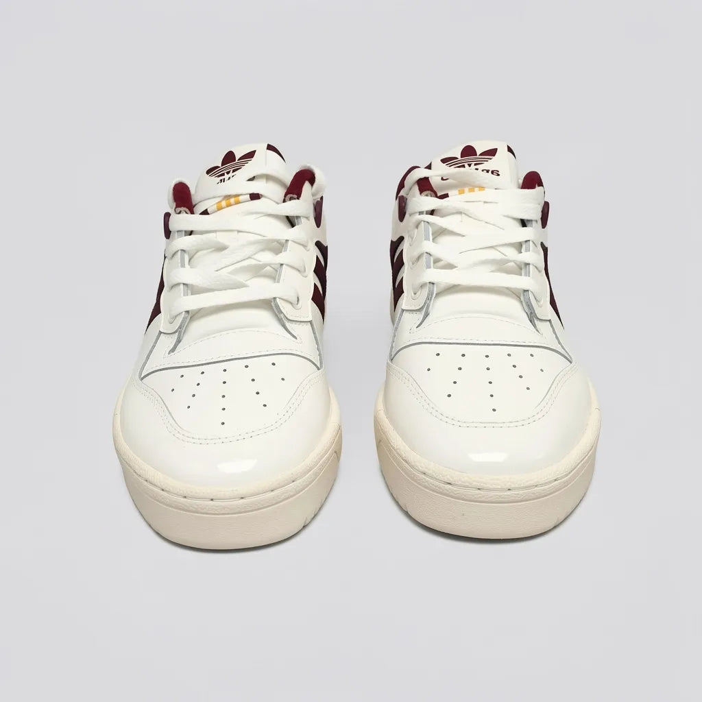Adidas Tenis Urbano Blanco hueso Franjas / Lineas Corinto Lateral Suela Blanco Hueso | Photo Studio AI | 5