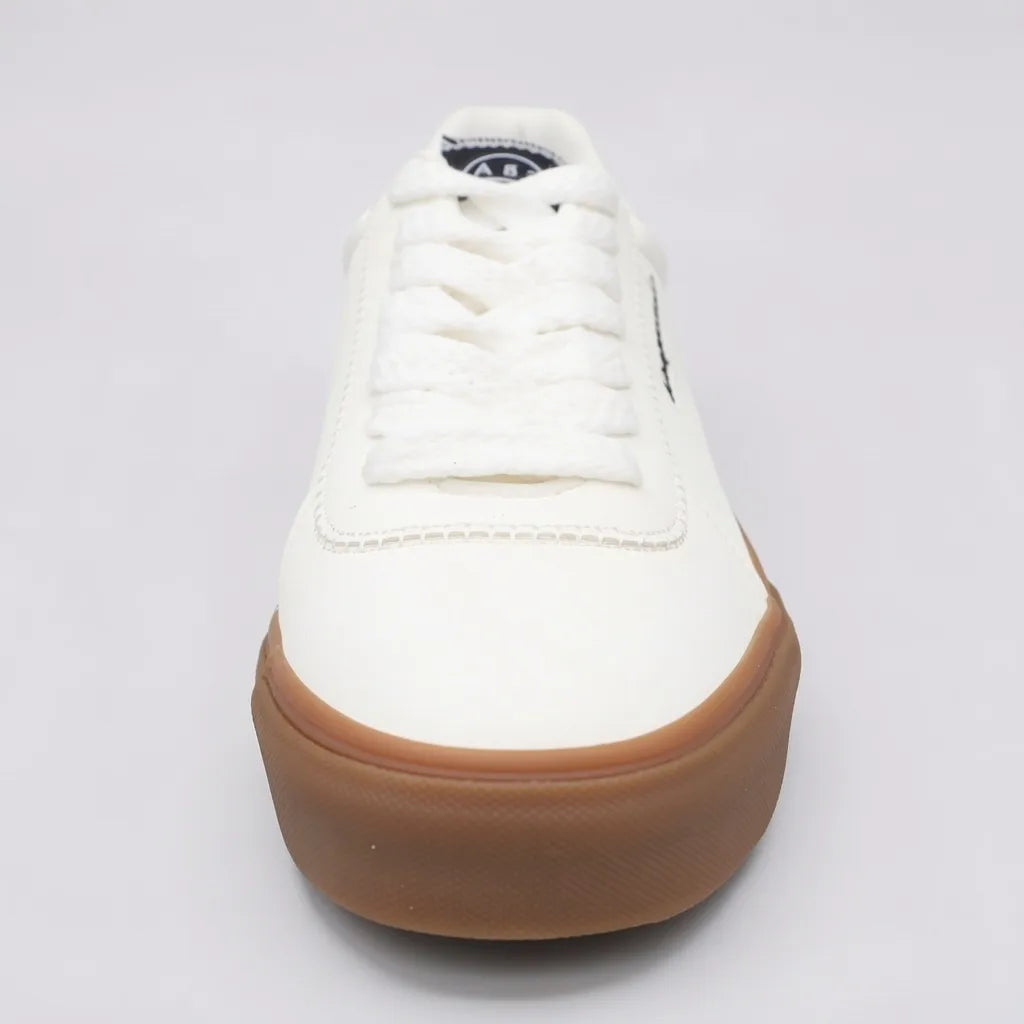 Aeropostal Tenis Minimal Blanco hueso Logo Negro Lateral Suela Café Claro | Photo Studio AI | 3