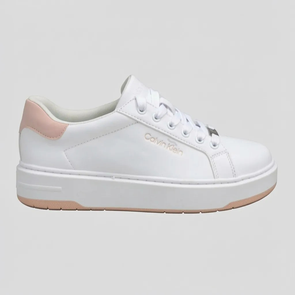 Calvin Klein Tenis Plataforma Blanco Gamuza Rosado Talón Suela Blanca/ Rosado | Photo Studio AI | 1