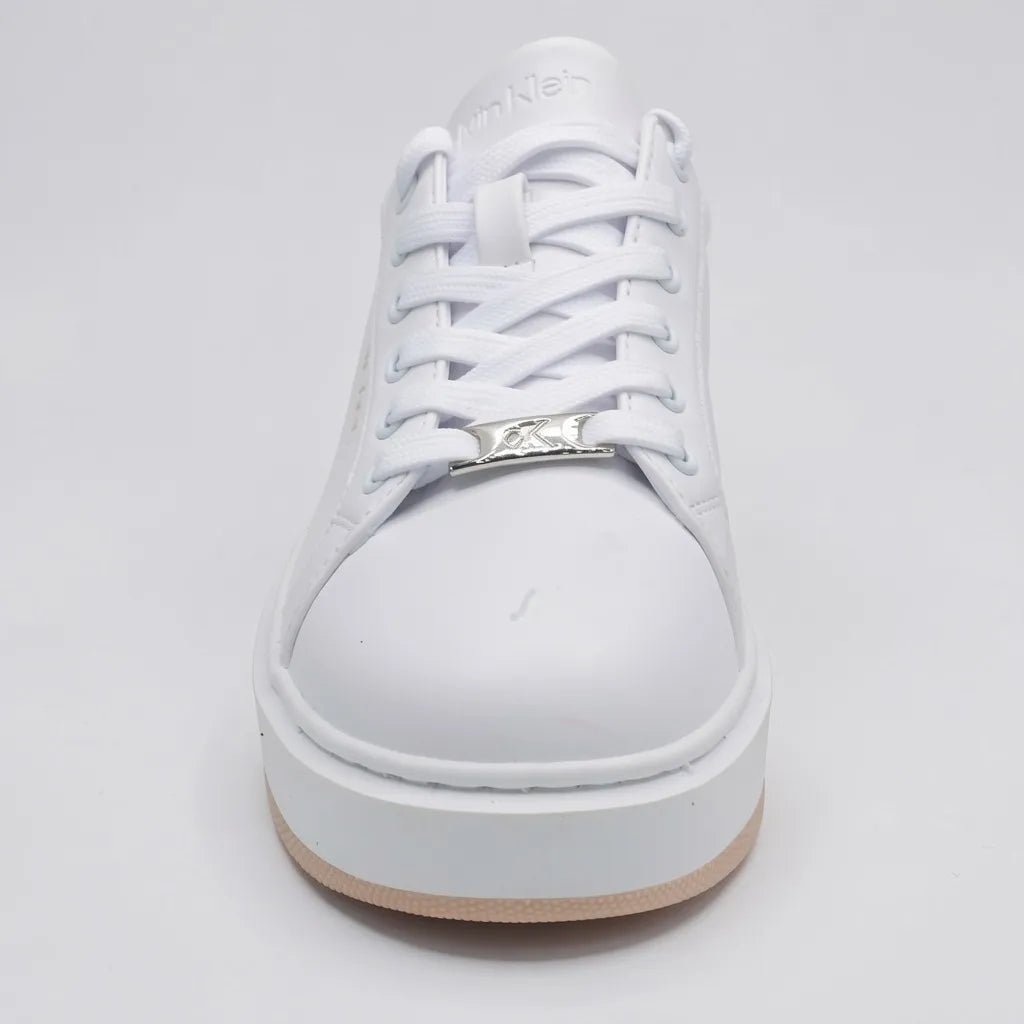 Calvin Klein Tenis Plataforma Blanco Gamuza Rosado Talón Suela Blanca/ Rosado | Photo Studio AI | 3