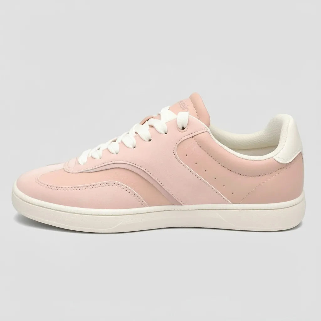 Calvin Klein Tenis Casual Rosado Detalles Cuero Blanco Talón Suela Blanco Hueso | Photo Studio AI | 2
