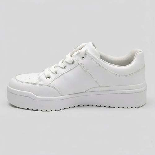 Calvin Klein Tenis Plataforma Blanco CK  Plateado Lateral Suela Blanca | Photo Studio AI | 2