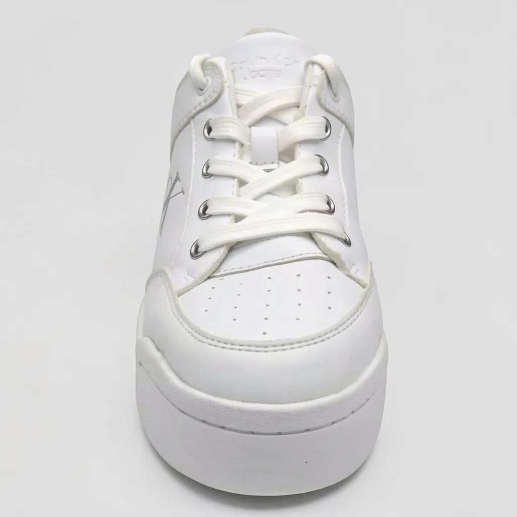 Calvin Klein Tenis Plataforma Blanco CK  Plateado Lateral Suela Blanca | Photo Studio AI | 4
