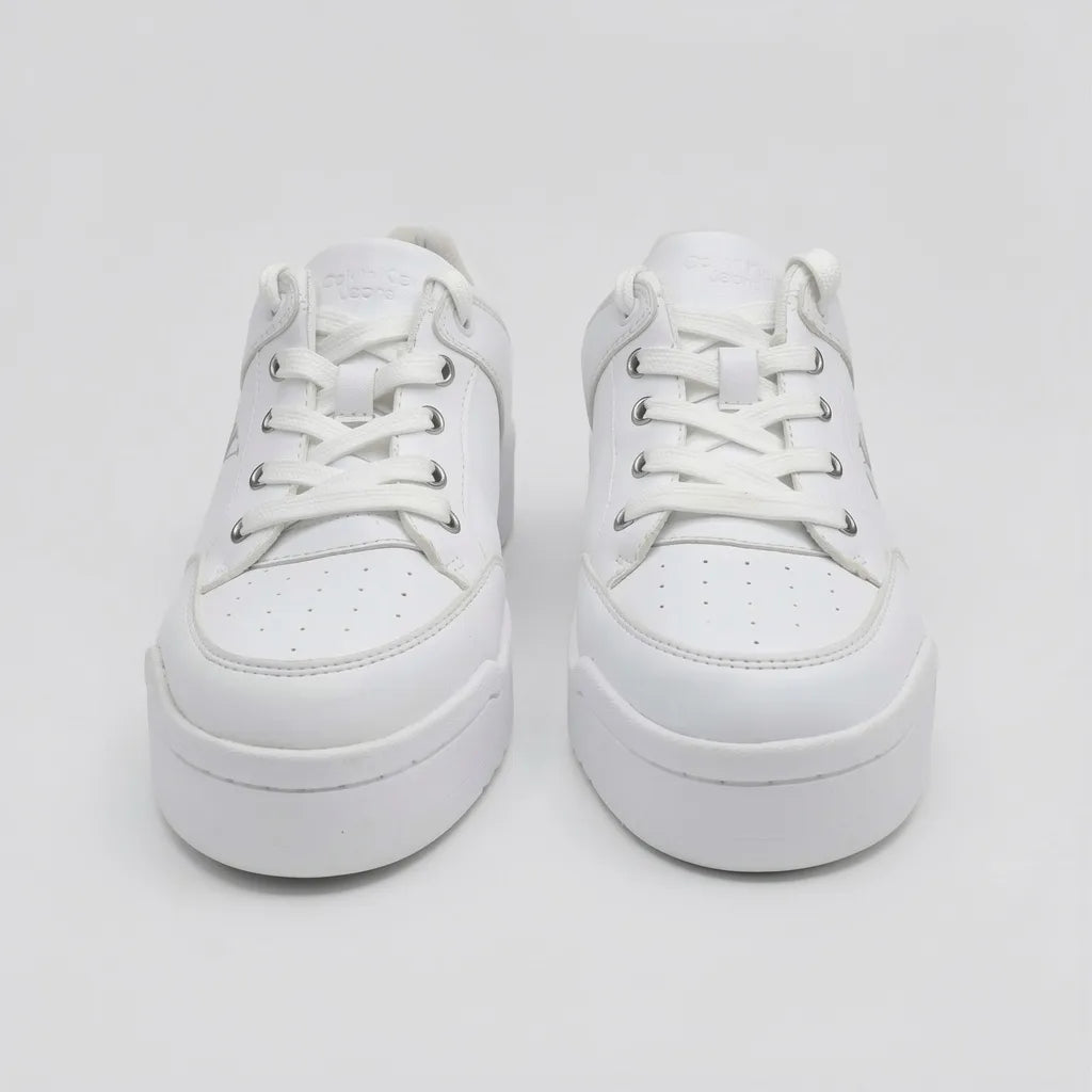 Calvin Klein Tenis Plataforma Blanco CK  Plateado Lateral Suela Blanca | Photo Studio AI | 5