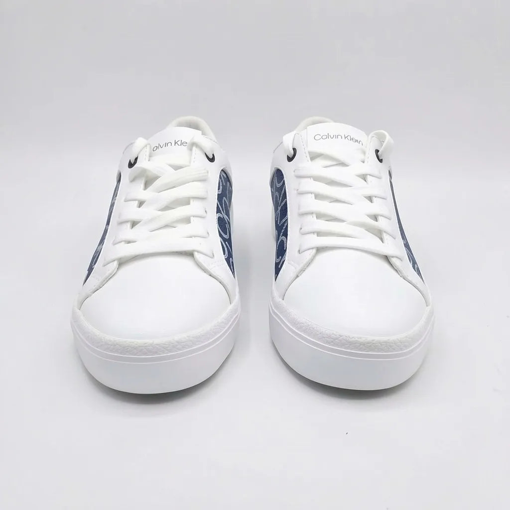 Calvin Klein Tenis Moderno Blanco Diseño CK Azul Lateral Suela Blanca | Photo Studio AI | 5