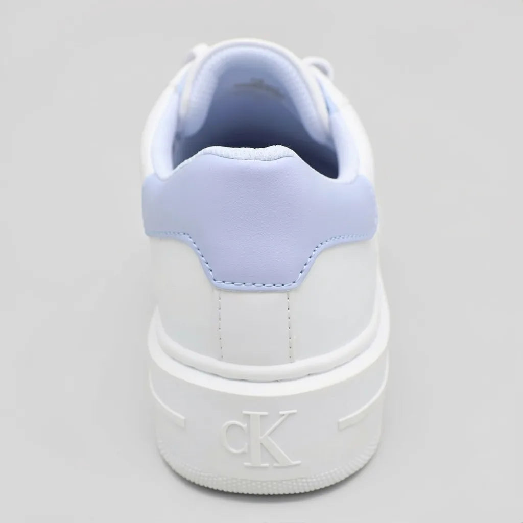 Calvin Klein Tenis Plataforma Blanco Detalles Celeste Cuello Externo Suela Blanca | Photo Studio AI | 4