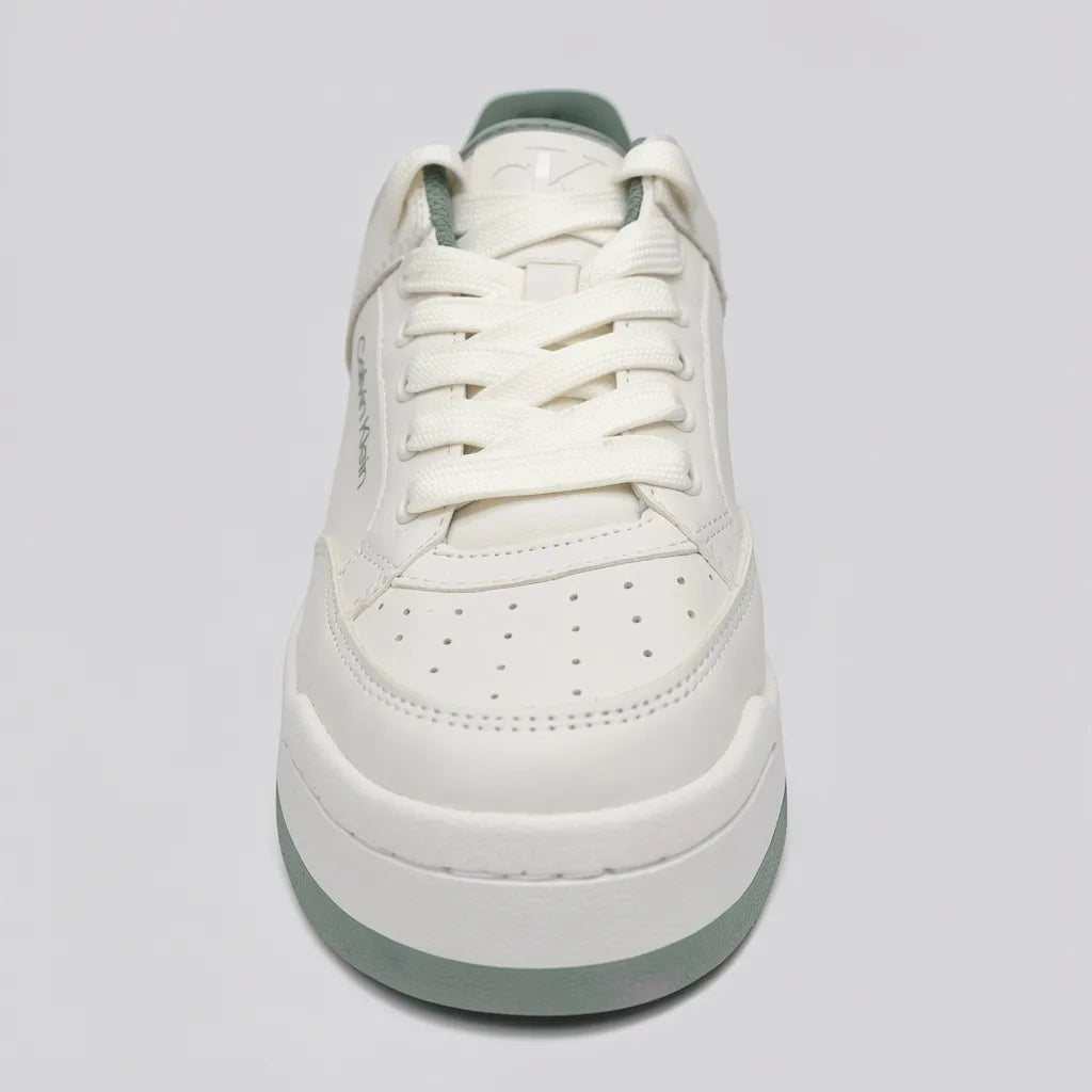 Calvin Klein Tenis Plataforma Blanco hueso Detalles Verde Oscuro Lateral y Talón Suela Blanco Hueso/ Verde | Photo Studio AI | 4