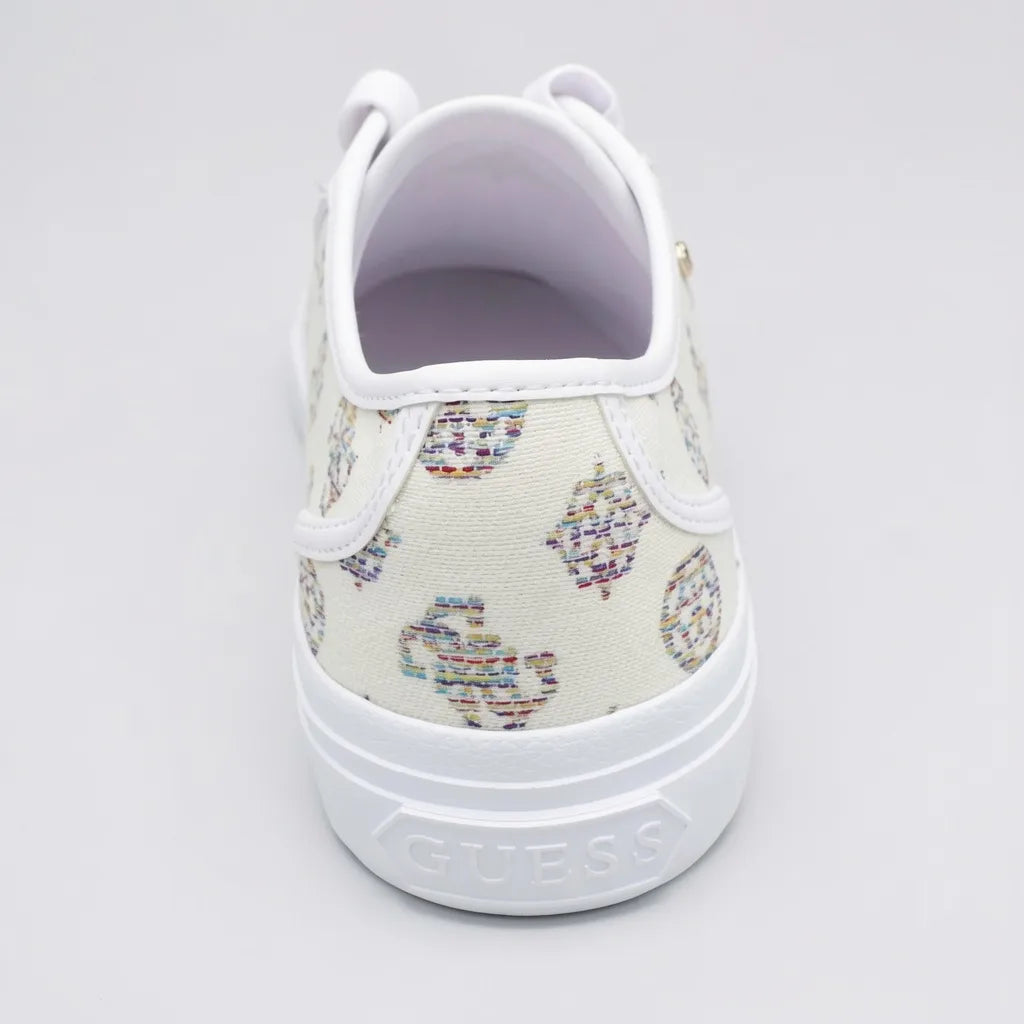 Guess Tenis Moderno Blanco hueso Bordado Guess Dorado Todo Suela Blanca | Photo Studio AI | 4