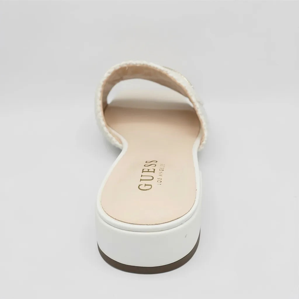 Guess Sandalia Slip On Blanco hueso Triángulo Guess Dorado Lateral Suela Blanco Hueso/ Café | Photo Studio AI | 4