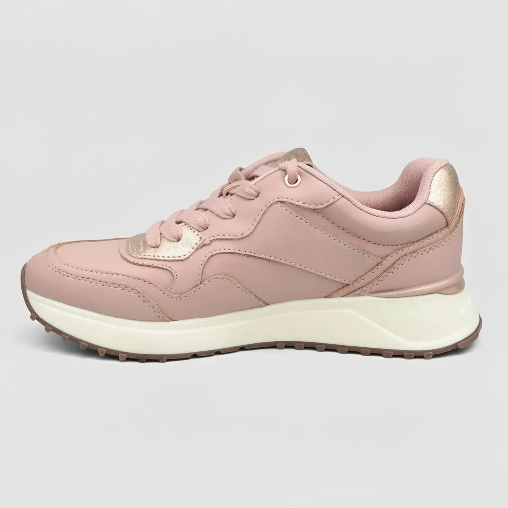 Guess Tenis Moderno Palo Rosa Detalles Rose Gold Lengüeta y Talón Suela Blanco Hueso/ Café | Photo Studio AI | 2