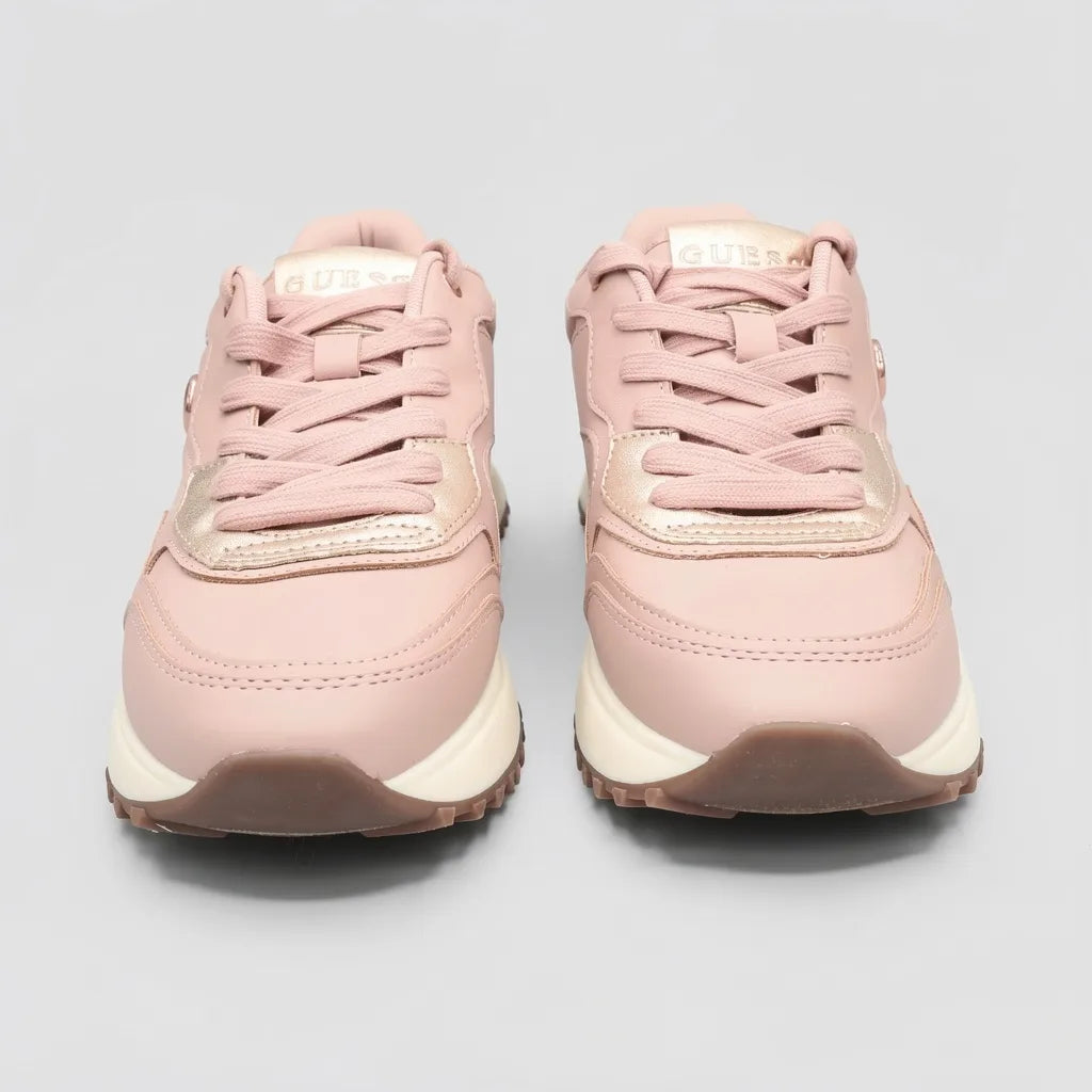 Guess Tenis Moderno Palo Rosa Detalles Rose Gold Lengüeta y Talón Suela Blanco Hueso/ Café | Photo Studio AI | 5