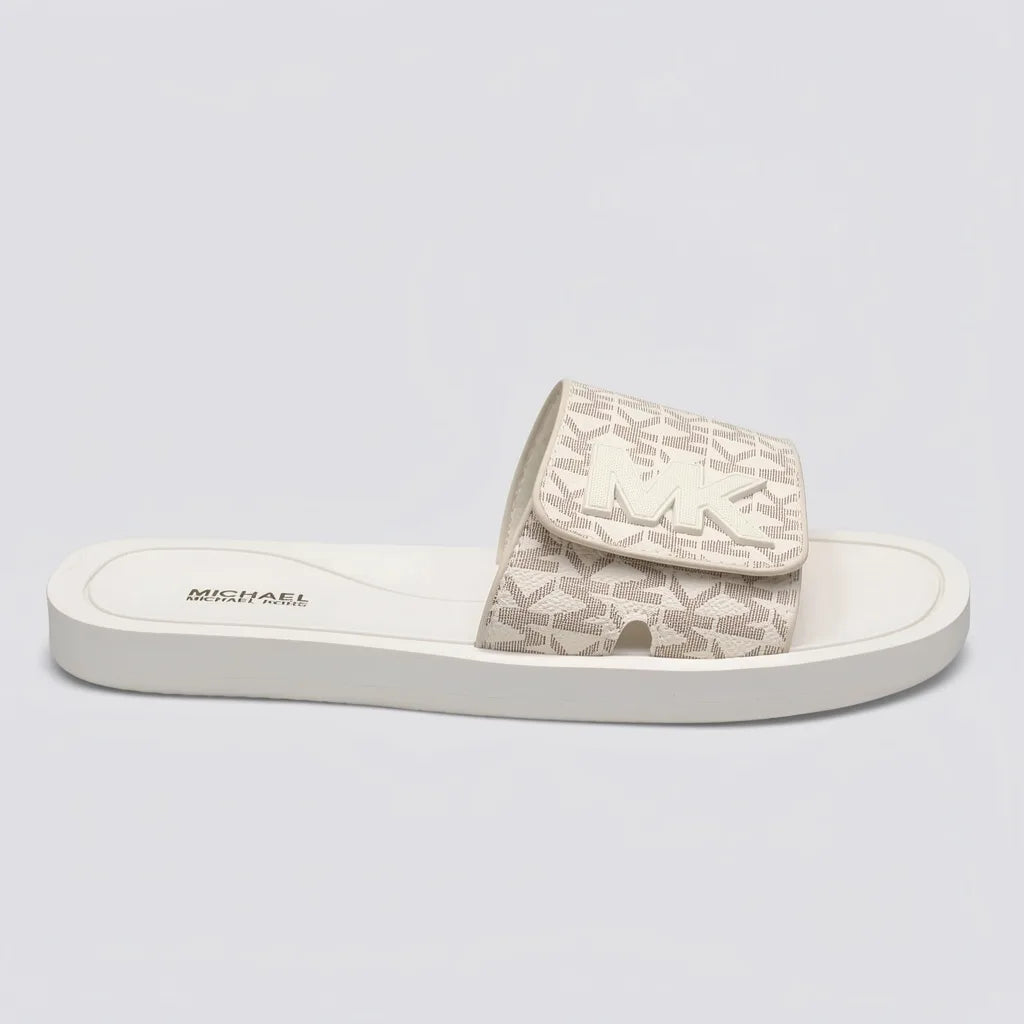 Michael Kors Sandalia Slip On Blanco Estampado MK Gris Claro Todo Suela Blanca | Photo Studio AI | 1