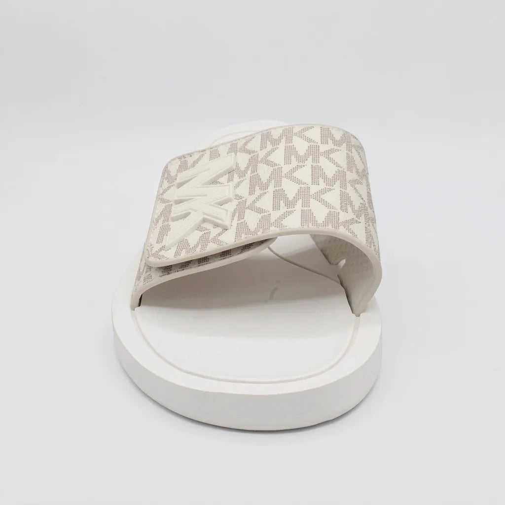 Michael Kors Sandalia Slip On Blanco Estampado MK Gris Claro Todo Suela Blanca | Photo Studio AI | 3