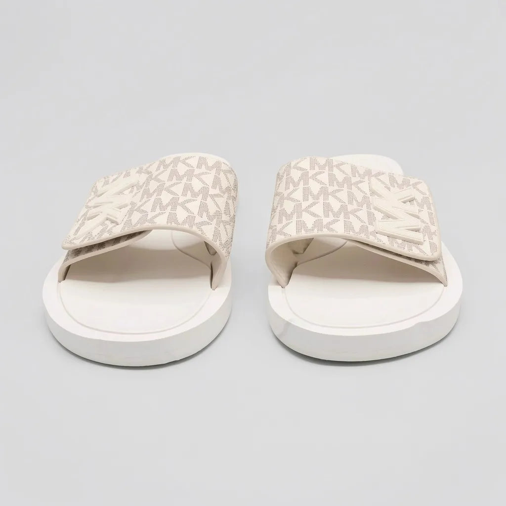 Michael Kors Sandalia Slip On Blanco Estampado MK Gris Claro Todo Suela Blanca | Photo Studio AI | 5