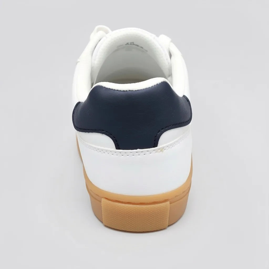 Tommy Tenis Moderno Blanco Banderita Tommy Azul Lateral Suela Café | Photo Studio AI | 4