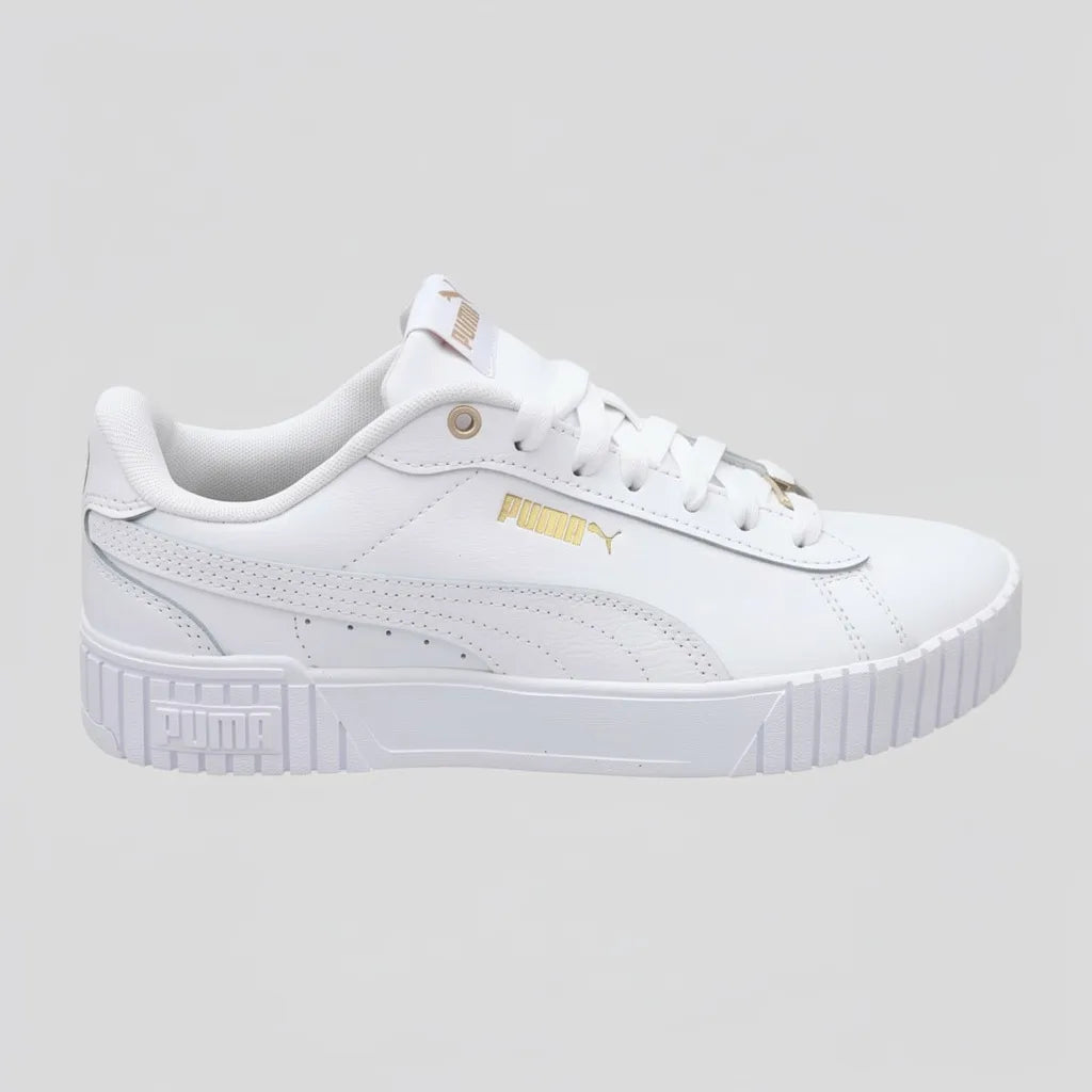 Puma Tenis Moderno Blanco Placa Dorado Lateral y Cintas Suela Blanca | Photo Studio AI | 2