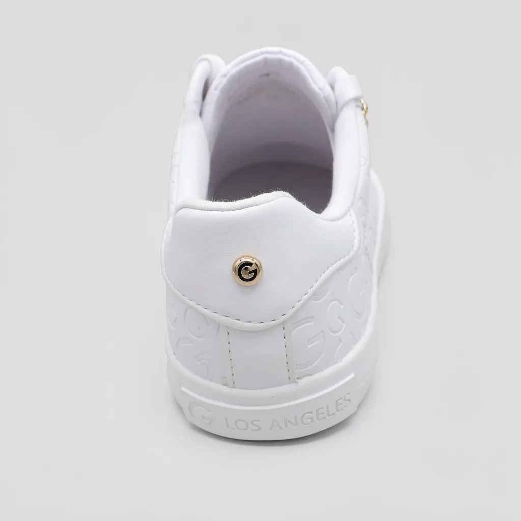 GBG Tenis Minimal Blanco Textura Guess Dorado Todo Suela Blanca | Photo Studio AI | 3