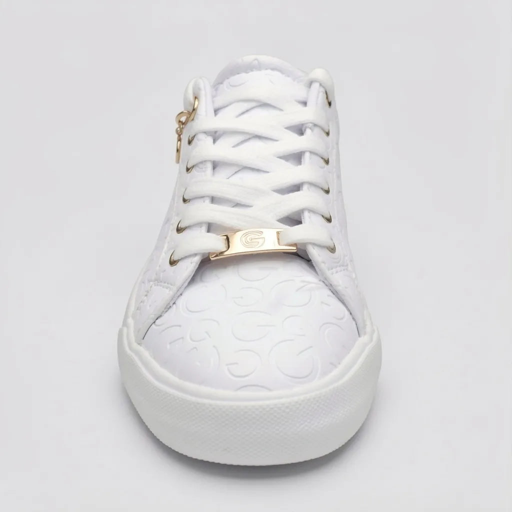GBG Tenis Minimal Blanco Textura Guess Dorado Todo Suela Blanca | Photo Studio AI | 4