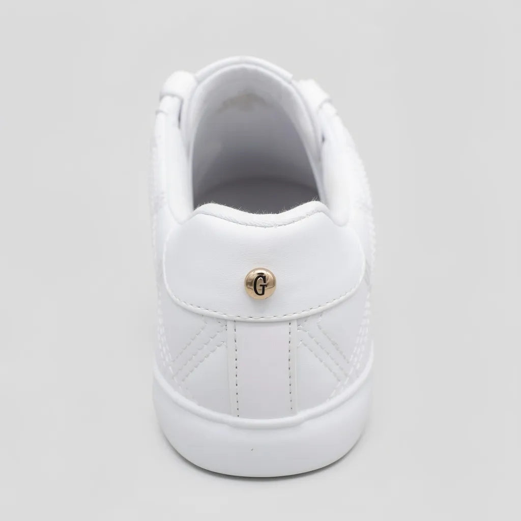 Guess Tenis Minimal Blanco Cosido Dorado Lateral Suela Blanca | Photo Studio AI | 2