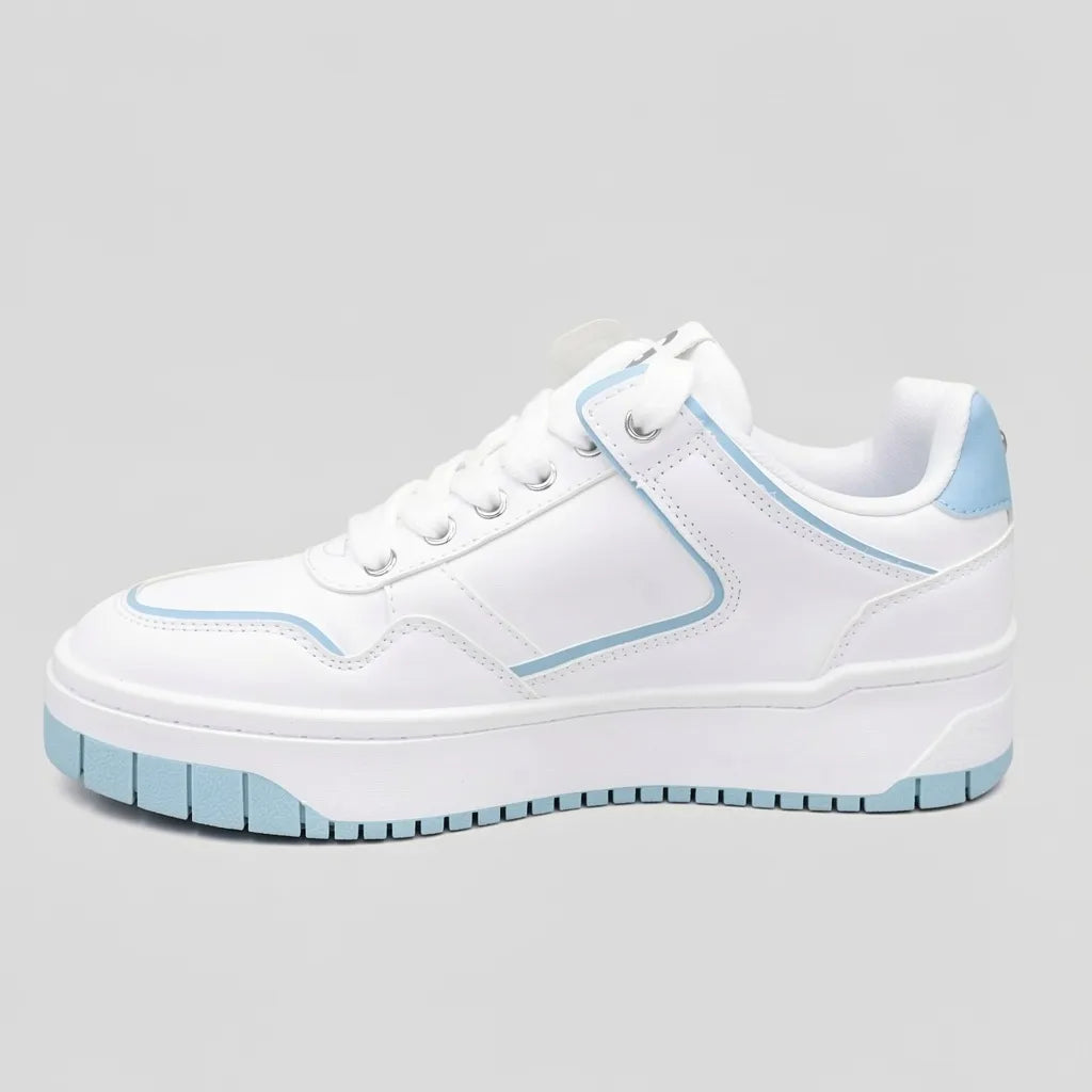 GBG Tenis Plataforma Blanco Detalles Celeste Lateral y Talón Suela Blanca/ Celeste | Photo Studio AI | 1