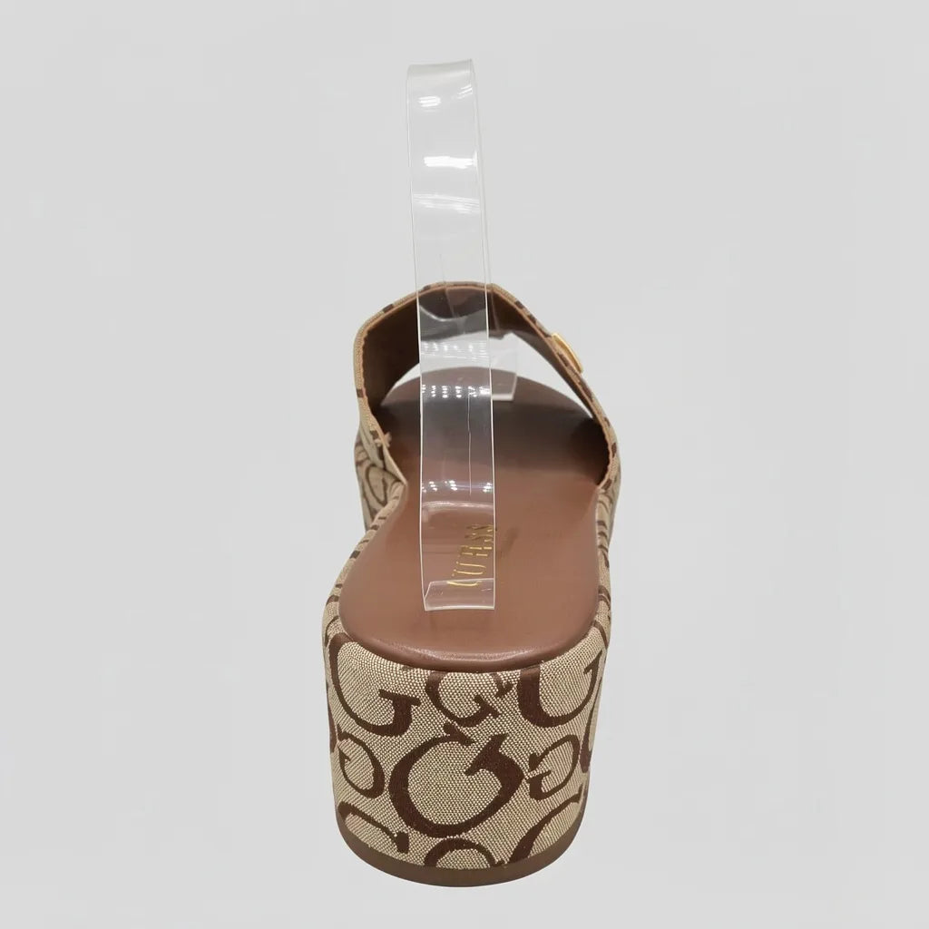 Guess Sandalia Slip On Café Bordado G Café Oscuro Todo Suela Café | Photo Studio AI | 3