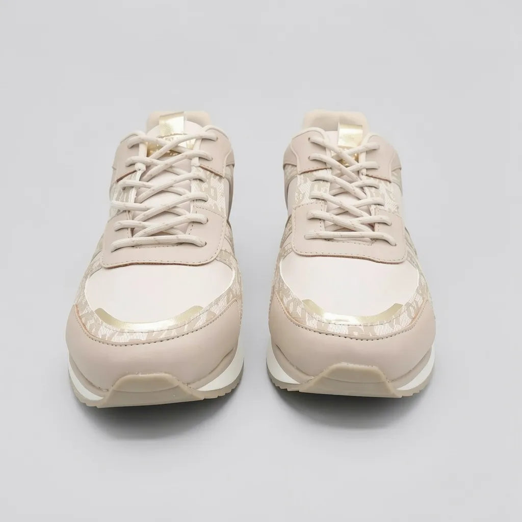 DKNY Tenis Deportivo/ Casual Arena Estampado Gris Lateral y punta Suela Blanca/ Arena | Photo Studio AI | 5