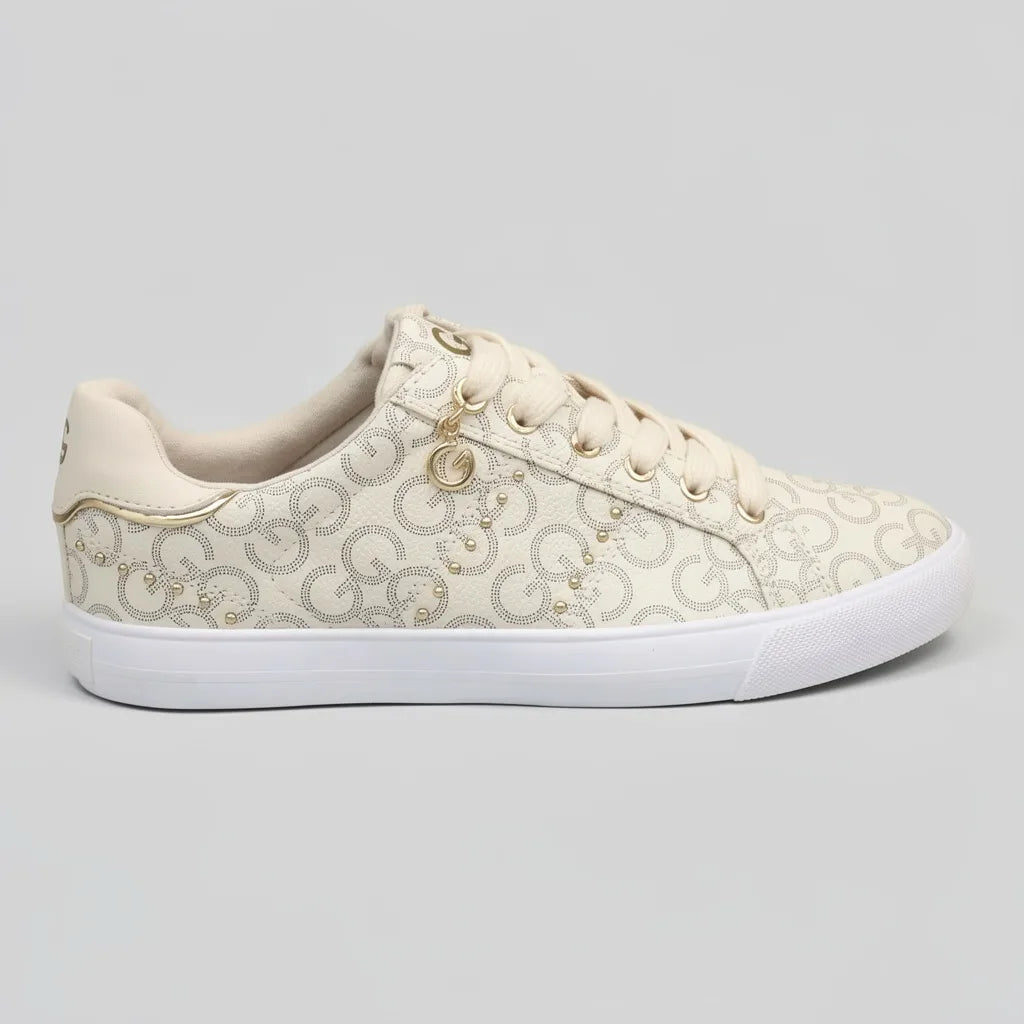 GBG Tenis Moderno Beige Estampado Dorado Todo Suela Blanca | Photo Studio AI | 1