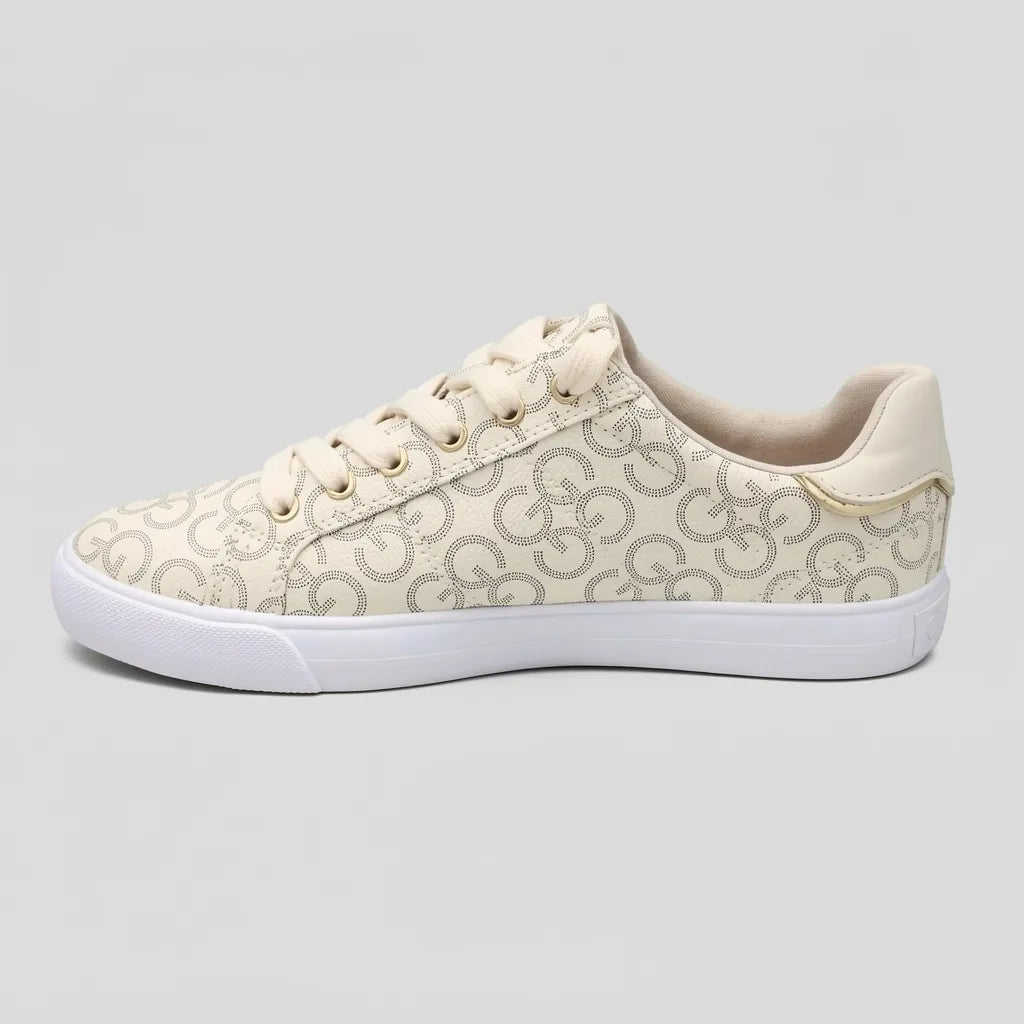 Guess Sandalia Velcro Celeste  Blanco Hueso Todo Suela Blanco Hueso | Photo Studio AI | 2