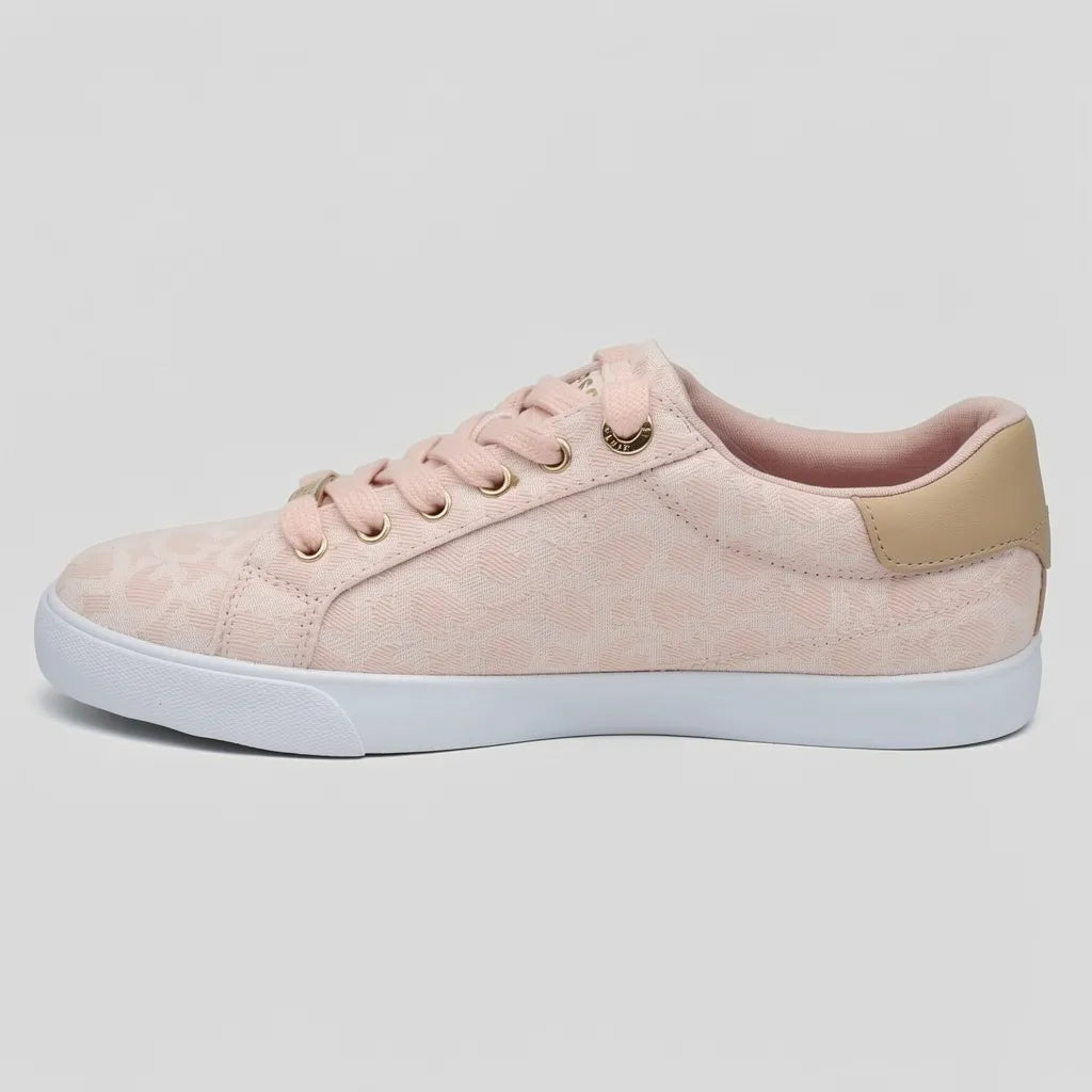 Guess Tenis Moderno Rosado Estampado G Beige Lateral y Talón Suela Blanca | Photo Studio AI | 2